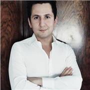 Dottore magistrale in economia e management impartisce lezioni di economia aziendale